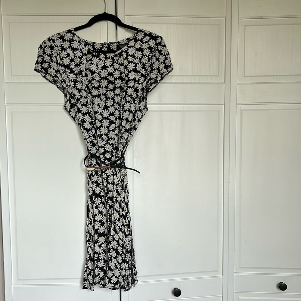 Papillon belted daisie dress